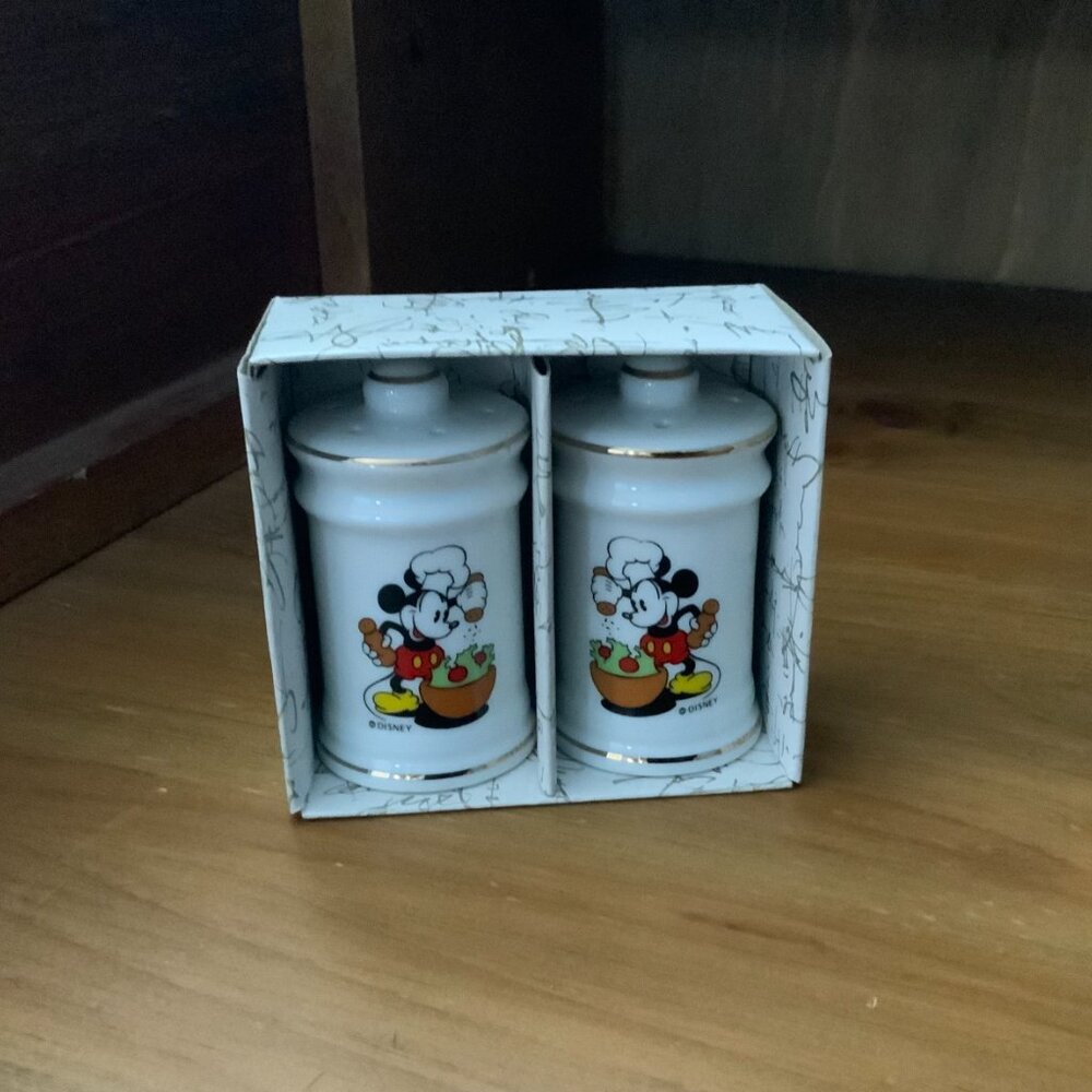 VINTAGE - MICKEY MOUSE SALT & PEPPER SHAKERS